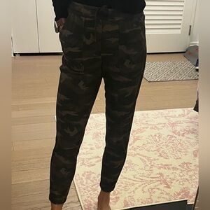 Athleta Farallon Camouflage Jogger Pants